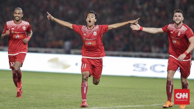 Novri Setiawan menggandakan kedudukan untuk Persija saat melawan Persipura.