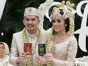 Makeup Nikah Bikin Pangling, Selvi Kitty Disebut Mirip Barbie