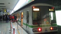 Shanghai Metro dibuka pada tahun 1995 ini merupakan salah satu sistem transit cepat tercepat di dunia. Meskipun hanya memiliki 285 stasiun yang mencakup jalur sejauh 350 mil yang lebih banyak daripada sistem metro lainnya di dunia. Istimewa/List25.com