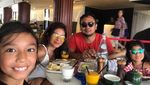 Intip Yuk, Keseruan Makan Bersama Keluarga Meisya Siregar