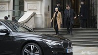 Jennifer Lawrence sebagai Dominika berakting sangat bagus sebagai agen mata-mata yang elegan dan kuat. BMW Seri 7 sangat cocok dengan karakter itu. Foto: BMW