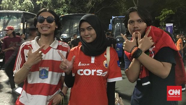 The Jakmania pulang dari Stadion Utama Gelora Bung Karno dengan rasa senang setelah tim kesayangannya mengalahkan Bali United di final Piala Presiden 2018, Sabtu (17/2).