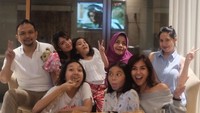 Tahun baru lalu, Meisya hanya menghabiskan waktu bersama keluarga besar untuk menikmati makanan enak di rumah. Foto: Instagram @meisya_siregar