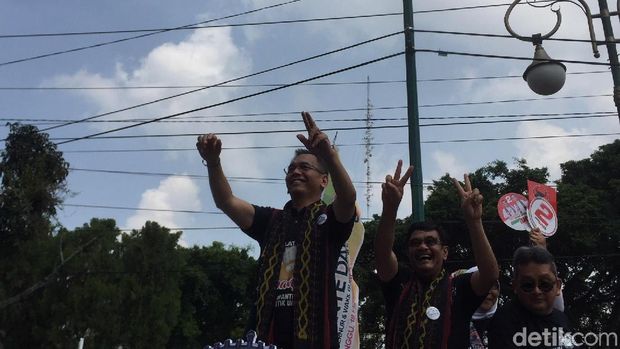 Deklarasi Kampanye Damai, 2 Cagub Sumut Diarak Mobil Keliling Medan