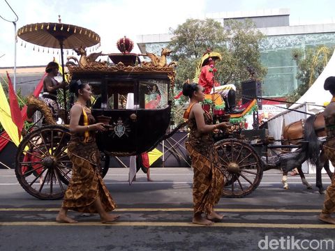 Opera Kolosal Meriahkan HUT Ke-273 Kota Solo Opera Kolosal Meriahkan HUT Ke-273 Kota Solo