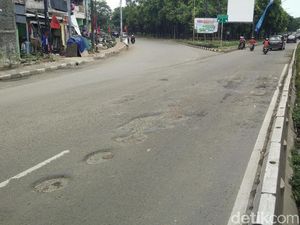 Bina Marga Jaktim: Perbaikan Jalan DI Panjaitan Terkendala Cuaca
