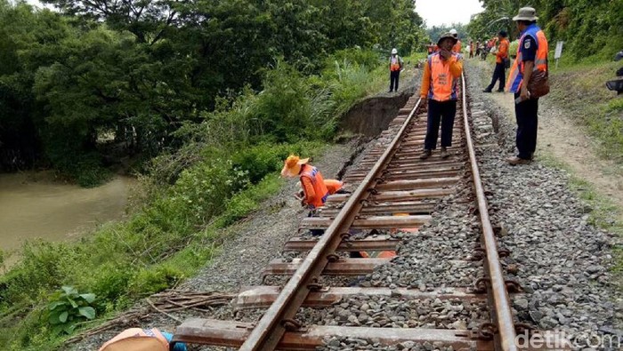 KA Sudah Bisa Melintas di Jalur yang Longsor di Grobogan