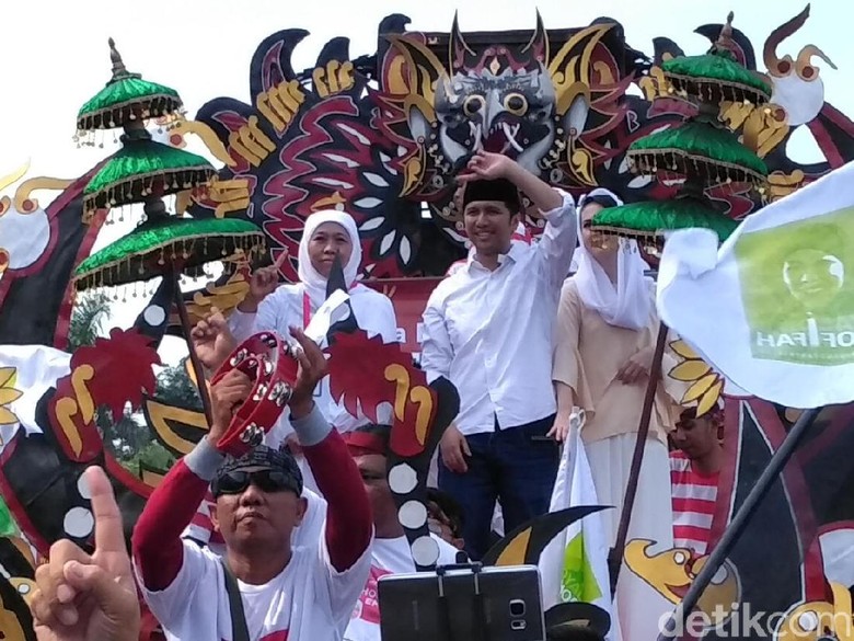 Diiringi Lagu Ibu, Khofifah-Emil Bacakan 9 Progam Unggulan Diiringi Lagu Ibu, Khofifah-Emil Bacakan 9 Progam Unggulan