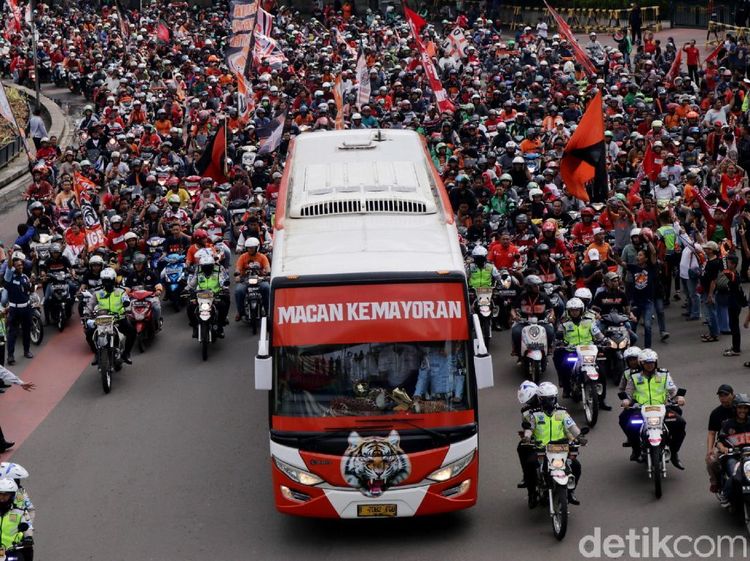 Persija dan The Jakmania Bareng-bareng ke Balai Kota