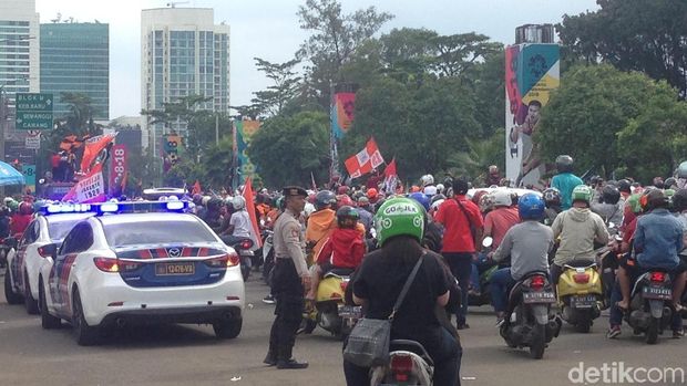 Pawai Jak Mania Mulai Berangkat dari Senayan ke Balai Kota