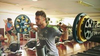 Untuk punya perut sixpack, latihan beban tak boleh ketinggalan. (Foto: instagram/MarkoSimic_77)