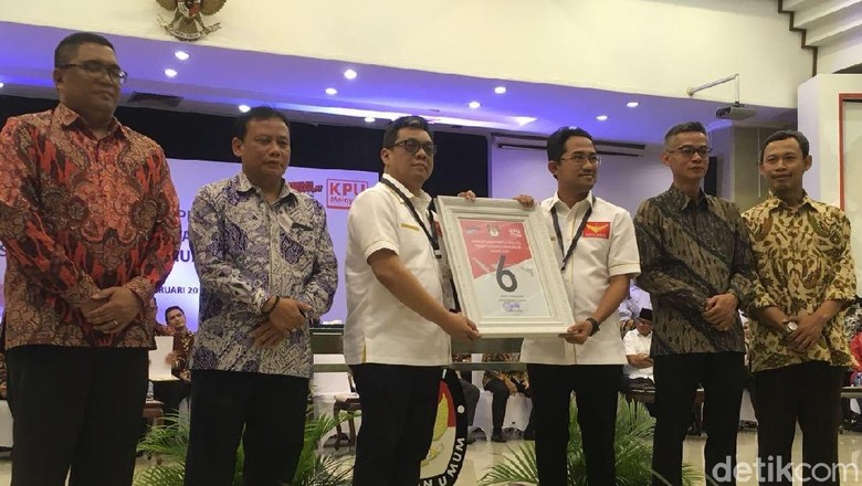 Dapat Nomor 6, Ketum Partai Garuda: Angka Berapapun Kami Syukuri Dapat Nomor 6, Ketum Partai Garuda: Angka Berapapun Kami Syukuri