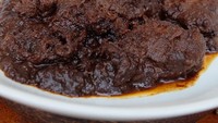 Ini makanan kesukaan Meisya yaitu rendang. Sangking sukanya, Meisya pun membuat usaha rendang yang dijual dengan cara online. Cocok untuk stok lauk di rumah ya. Foto: Instagram @meisya_siregar