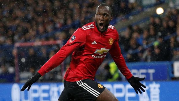 Romelu Lukaku cetak dua gol ke gawang Huddersfield Town yang pastikan MU ke perempat final Piala FA.