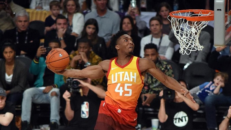 Donovan Mitchell Juara Kontes Slam Dunk, Devin Booker Raja Tembakan Tiga Angka Donovan Mitchell Juara Kontes Slam Dunk, Devin Booker Raja Tembakan Tiga Angka