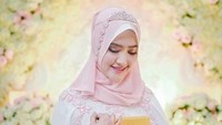 Lisya sendiri merupakan seorang pramugari di maskapai Garuda. (Dok. Instagram/xhdrx)