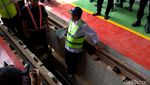 Gaya Menhub Blusukan Hingga masuk Kolong Rel di Akhir Pekan