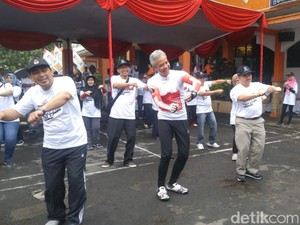 Dua Paslon Senam dan Nyanyi Bareng Jelang Deklarasi Damai