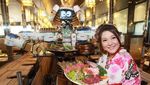 Seru! Makan Shabu-Shabu di Restoran Ini Dilayani Oleh Pelayan Robot
