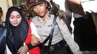 Barang bukti terkait perkara di antaranya 774 gaun, 11 mobil, 3 rumah tinggal, 1 apartemen, dan 1 gedung kantor. Ada juga uang Rp 1.539.715.000 yang akan dipindahbukukan dari rekening Polri ke rekening Kejaksaan.