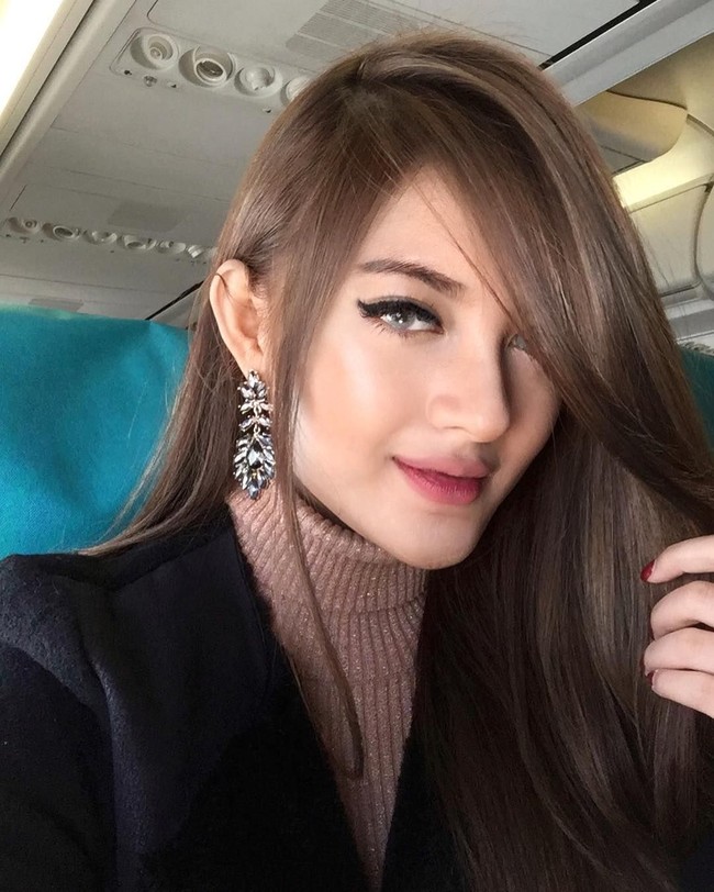 Dikaruniai rambut panjang, hidung mancung serta kulit putih bersih, Tanaya Alyssia bak boneka Barbie. (Foto: Instagram)