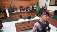 Begini suasana jalannya sidang perdana 3 bos First Travel yaitu Andika Surachman, Anniesa Hasibuan, dan Kiki Hasibuan.