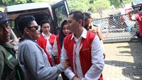 Andika, Anniesa, dan Kiki saat tiba di Pengadilan Negeri Depok