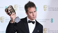 Sam Rockwell bawa pulang piala Best Supporting Actor lewat Three Billboards Outside Ebbing, Missouri. Foto: Photo by Jeff Spicer/Jeff Spicer/Getty Images