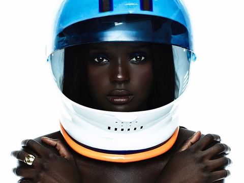 Curhat Model yang Bawa Makeup Sendiri untuk Foto karena Kulit Sangat Gelap