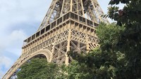 Tak ketinggalan, Grace Natalie memotret Menara Eiffel (gracenat/Instagram)