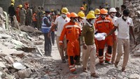 Penyebab ledakan ini masih diselidiki. Namun sejumlah saksi mata menuturkan kepada televisi lokal NDTV bahwa ledakan terjadi saat koki berusaha memasang tabung gas untuk memasak. Foto: AFP PHOTO