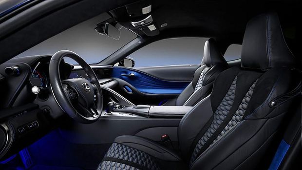 Lexus LC 500 Black Panther.