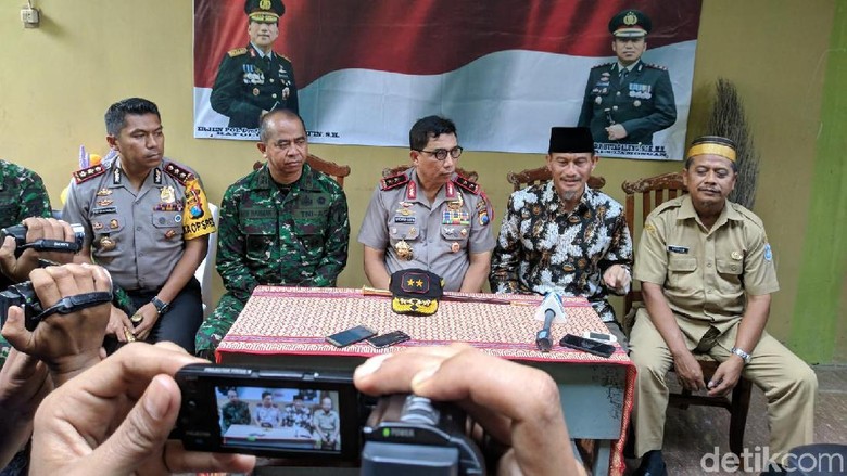 Pria yang Ngamuk dan Rusak Masjid di Tuban Dipastikan Sakit Jiwa Pria yang Ngamuk dan Rusak Masjid di Tuban Dipastikan Sakit Jiwa