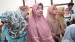 Foto: Korban First Travel Kawal Sidang Perdana Andika-Anniesa