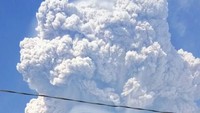 BNPB menyatakan tidak ada korban jiwa akibat erupsi Gunung Agung ini (Foto: Istimewa/via Twitter Sutopo_PN)