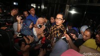 Silakan disampaikan saja kepada KPK, karena prinsipanya kan setiap orang bisa melaporkan dan menyampaikan informasi kepada KPK jika ada bukti pendukung, kata Febri Diansyah.