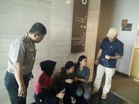 Setelah diselamatkan, korban diajak berkomunikasi