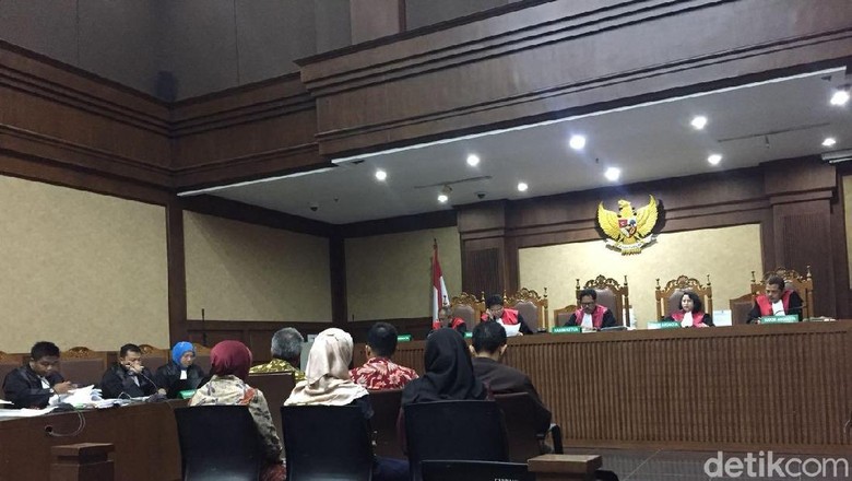 Jaksa Tanya Saksi yang Urus Akta Notaris Perusahaan terkait e-KTP Jaksa Tanya Saksi yang Urus Akta Notaris Perusahaan terkait e-KTP