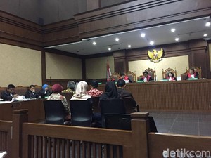 Jaksa Tanya Saksi yang Urus Akta Notaris Perusahaan terkait e-KTP