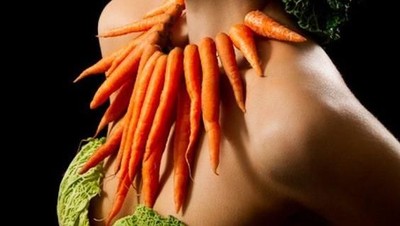 Keren! 10 Orang Ini Kenakan Item Fashion yang Terbuat dari Makanan