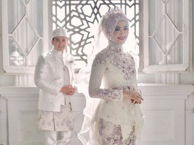 10 Gaya Hijab Pramugari Cantik, Istri Baru Tommy Kurniawan