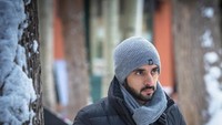 Selain bermain ski, Fazza juga tak lupa untuk menikmati keindahan Aspen di Colorado. Ini dia foto candid-nya oleh salah satu fotografer kenalan Fazza. Siapa di antara traveler yang mau main ski bareng Fazza? (@ali_essa1/Instagram)