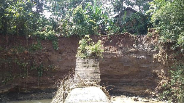 Pergerakan Tanah di Desa Gemulung Lebak, 10 Rumah Terancam Longsor