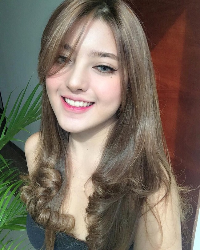 Namanya mendadak ramai diperbincangkan lantaran memiliki paras yang cantik. (Foto: Instagram)