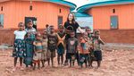 Foto: Chelsea Islan dan Senyum Anak-anak Papua