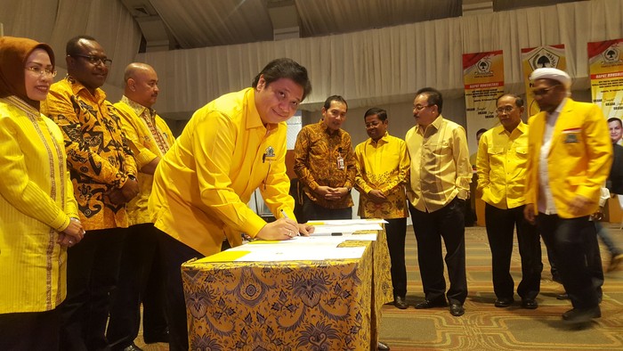Mekeng Jadi Ketua F-Golkar, Airlangga: Sudah Dipertimbangkan