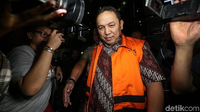 Pemeriksaan Perdana Bupati Rudy Erawan Pasca Ditahan