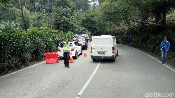 Pasca Longsor, Jalur Puncak Kini Bisa Dilintasi Mobil dan Motor