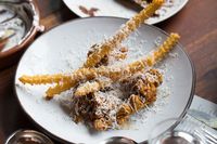 Tak Hanya Dibalut Gula, Churros Kini Tampil dalam Aneka Rasa dan Bentuk