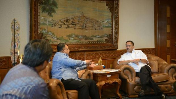Permintaan Bos AirAsia Pada Menteri Pariwisata Arief Yahya
